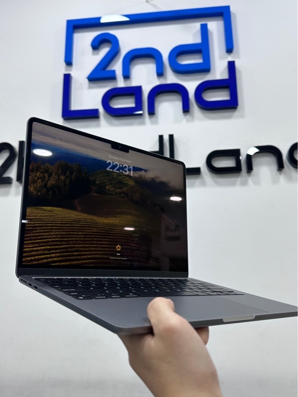 Macbook Air M2 - Ram 16/256 GB - Pin 88% (Chu kỳ 144) - Màu Space Gray - Ngoại hình 97% - Màn bụi - Kèm sạc