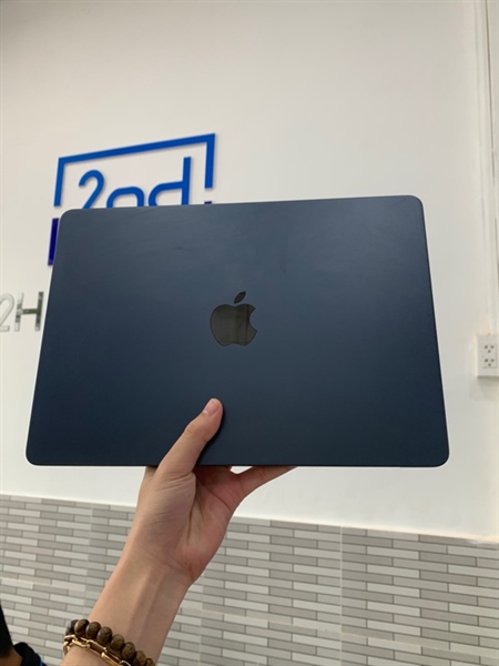 Macbook Air M3 - 13inch 2024 - Ram 8GB/256gb - Màu xanh - Pin 100% chu kì sạc 45 lần - Ngoại hình: 98% - Kèm sạc