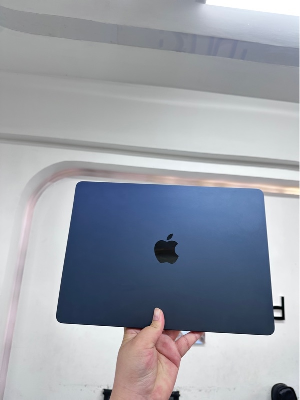 Macbook Air M3 2024 - 13inch - 8/256gb - Màu xanh - Pin 86% - Ngoại hình 98% - Fullbox