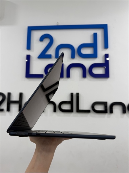 Macbook air M3 2024 - Apple M3 - 16/256GB - Màu midnight - Pin bình thường 100% chu kì sạc 41 lần - Ngoại hình 98% - Kèm Box móp , cáp sạc magsafe màu trắng , củ 30W 2