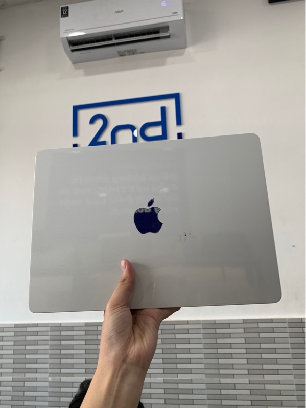 Macbook air M4 13 inch 2025 - Ram 16/256gb - Màu bạc - Pin 99% chu kì sạc 14 lần - Ngoại hình: 98% - Kèm sạc
