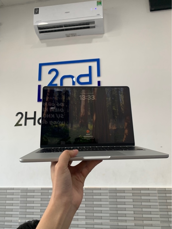 Macbook air M4 13 inch 2025 - Ram 16/256gb - Màu bạc - Pin 99% chu kì sạc 14 lần - Ngoại hình: 98% - Kèm sạc