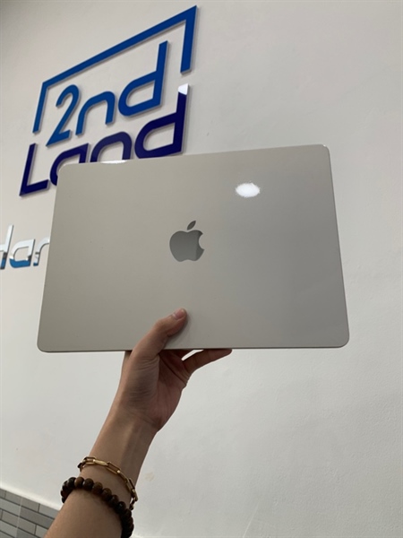 Macbook Air M4 - 13inch - 16/256SSD - Màu xám - Pin 100% chu kì sạc 11 lần - Ngoại hình: 98% - Body, kèm sạc
