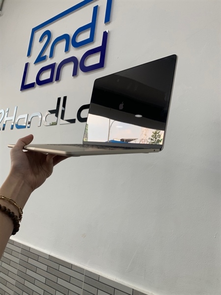 Macbook Air M4 - 13inch - 16/256SSD - Màu xám - Pin 100% chu kì sạc 11 lần - Ngoại hình: 98% - Body, kèm sạc 2