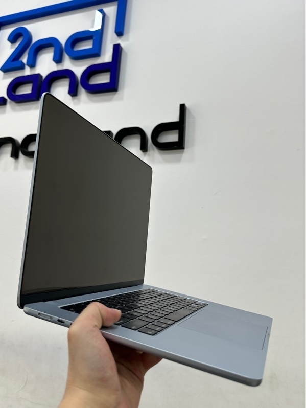 Macbook Air M4 15 Inch - Ram 16/256GB - Pin 100% (Chu kì sạc 67 lần ) - Màu light blue - Ngoại hình 97% - Box + Sạc