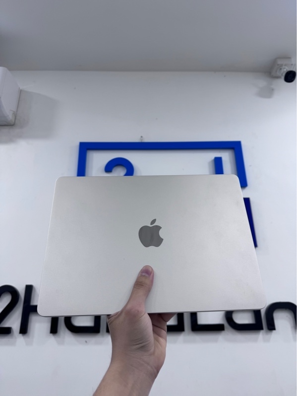 Macbook Air M4 2025 - 13 inch - Apple M4 - 16/256gb - Màu starlight - Pin 98%, chu kì 91 - Ngoại hình 97% - Màn trầy, viền trầy nhẹ - Fullbox