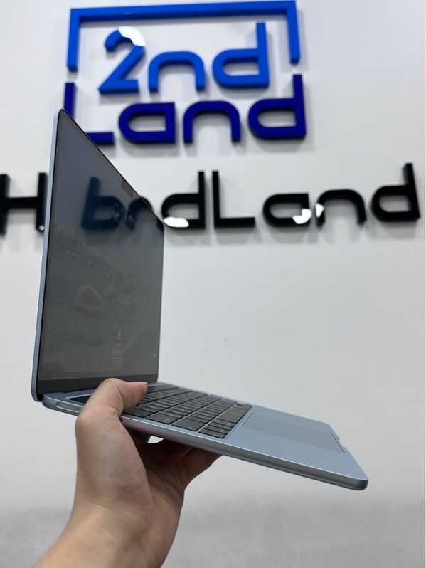 Macbook Air M4 2025 13 inch - Chip Apple M4 - Ram 16/256GB - Pin 100% ( 22 lần sạc ) - Màu xanh - Ngoại hình 98% - Màn dán bảo vệ - Kèm box + Sạc