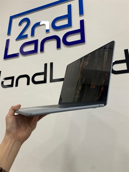 Macbook Air M4 2025 - 13 inch - Ram 16GB/SSD 256GB - Màu xanh - Pin 100% chu kì sạc 66 lần - Ngoại hình: 98% - Màn ám hồng nhẹ - Body 2