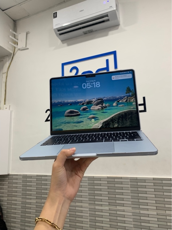 MacBook Air M4 2025 - RAM 16GB / SSD 256GB - Màu xanh - Pin 100% chu kỳ sạc 22 lần - Ngoại hình: 98% - Box, kèm sạc