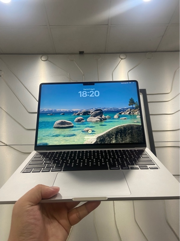 Macbook Air M5 13 inch - Ram 16/512GB - Pin 100% - Chu sạc 8 - Màu bạc - Ngoại hình: 98% - FullBox - Còn bảo hành đến 8/2027