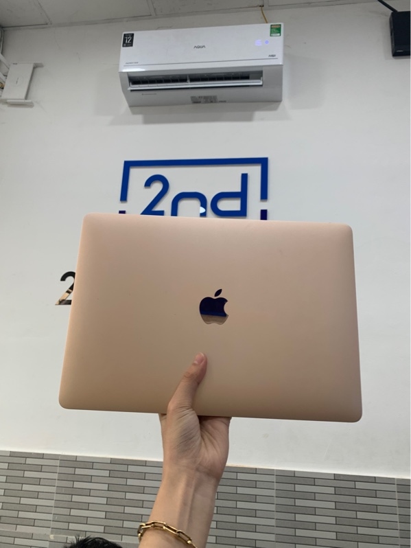 Macbook Air Retina 13 inch 2018 - Core i5 lõi kép - Ram 8GB/128GB - Màu hồng - Pin bình thường chu kì sạc 529 lần - Ngoại hình: 97% - Cấn móp nhẹ, touchpad lỗi, nút enter cứng, không loa, lỗi touch id - Kèm sạc - SP KHÔNG BẢO HÀNH