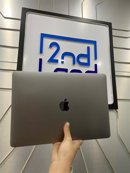 Macbook Air Retina 13 inch 2019 - Core i5 lõi kép - Ram 8/128GB UHD Graphics 617 - Pin bảo trì - Chu kì sạc 1031 - Màu xám - Ngoại hình: 97% - Màn ám , nút space cấn - Body - Kèm sạc