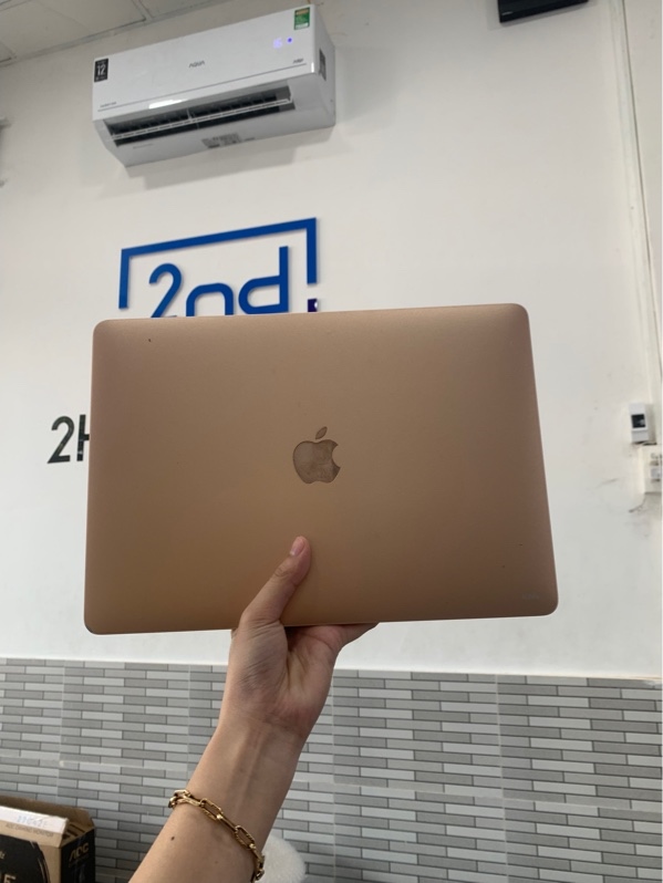 MacBook Air Retina 13 inch 2019 - i5 lõi kép - RAM 8GB/SSD 256GB - Màu hồng - Pin 100% đã thay mới, chu kì sạc 24 lần - Ngoại hình: 97% - Cấn góc, màn hình có 1 điểm chết pixel - Kèm sạc