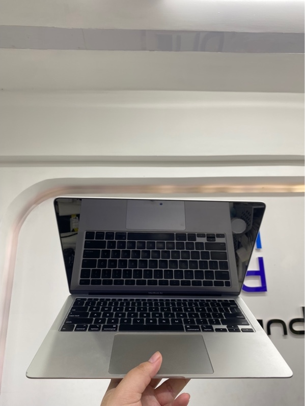 Macbook Air Retina 13 inch 2020 - intel core i5 - 8/512 SSD - Màu bạc - Pin bình thường chu kỳ sạc 420 - Ngoại hình 97% - Kèm sạc