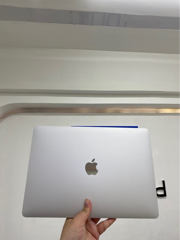 Macbook Air Retina 13inch 2020 - intel core i5 - 8/512 SSD - Màu bạc - Pin bình thường, chu kình sạc 420 - Ngoại hình 97% - Kèm sạc