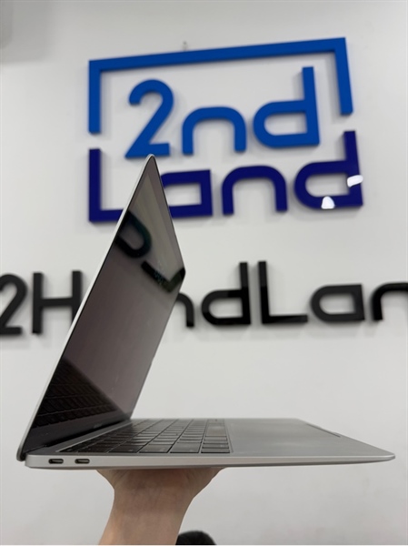 Macbook Air Retina 2019 - 13.3 inch - i5 dual core - 8/128GB - Màu bạc - Pin thay 100% - Ngoại hình 96% - Màn ám vàng , phản quang , phím mòn , trầy , cấn góc , thiếu cao su đế , bong cao su màn - Kèm sạc 1