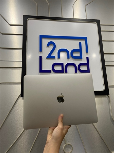 Macbook Air Retina 2019 - 13inch - i5 lõi kép - Ram 8/256GB - Pin bình thường - Chu kì sạc 566 lần - Màu bạc - Ngoại hình: 97% - màn bụi trong li ti nhiều - Body - Kèm sạc