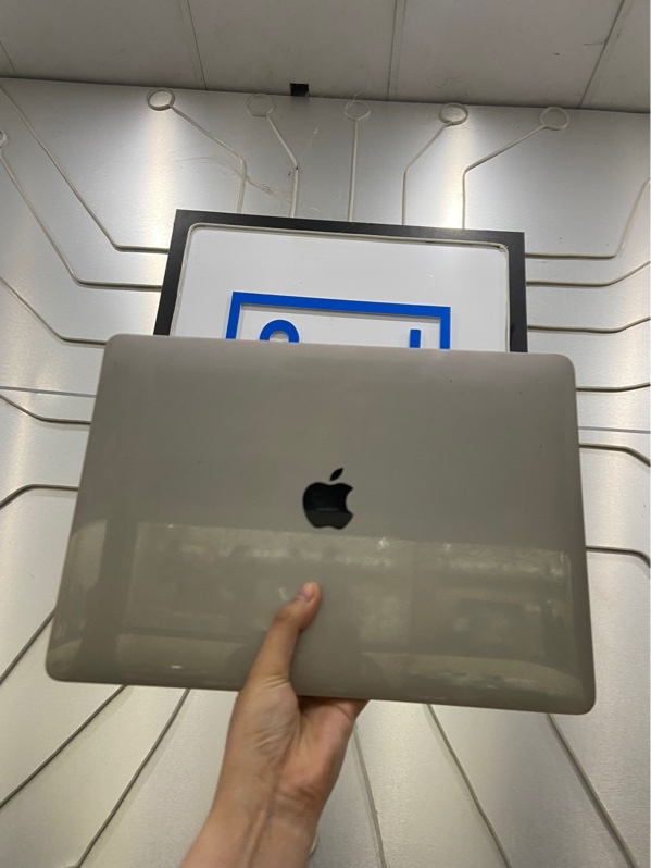Macbook Air Retina 2019 - Intel Core i5 lõi kép - Ram 8/128GB - Pin 100% đã thay - Chu kỳ sạc 12 - Màu xám - Ngoại hình: 97% - Màn in phím nhẹ, thân xước - Kèm sạc