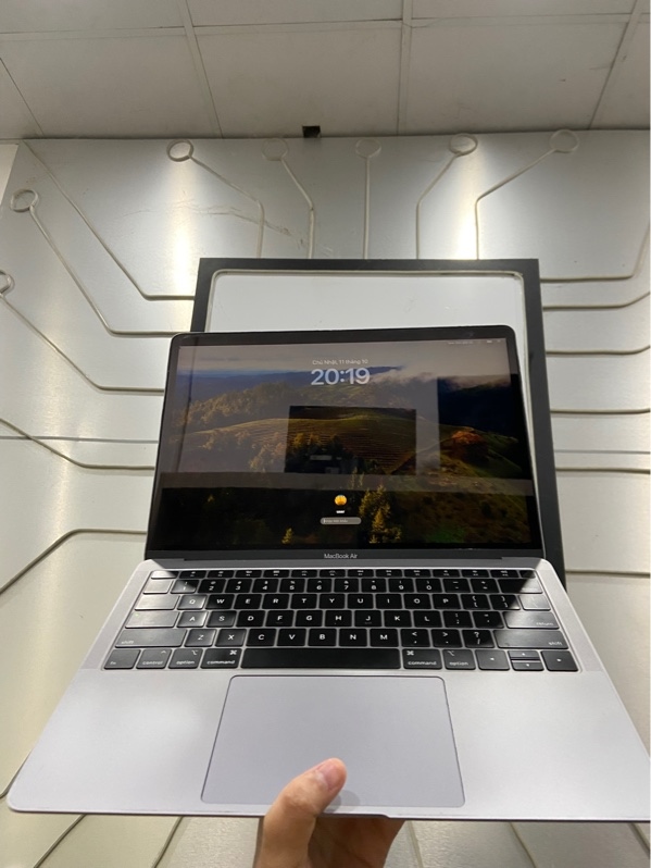Macbook Air Retina 2019 - Intel Core i5 lõi kép - Ram 8/128GB - Pin 100% đã thay - Chu kỳ sạc 30 - Màu xám - Ngoại hình: 97% - Màn in phím nhẹ, thân xước - Kèm sạc