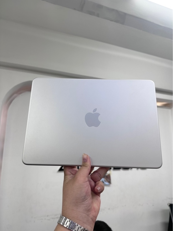 Macbook Neo A18 pro - 8/512 - Màu silver - Pin 100% chu kỳ sạc 13 lần - Ngoại hình 98.5% - Kèm sạc - Còn bảo hành đến 09/05/2027