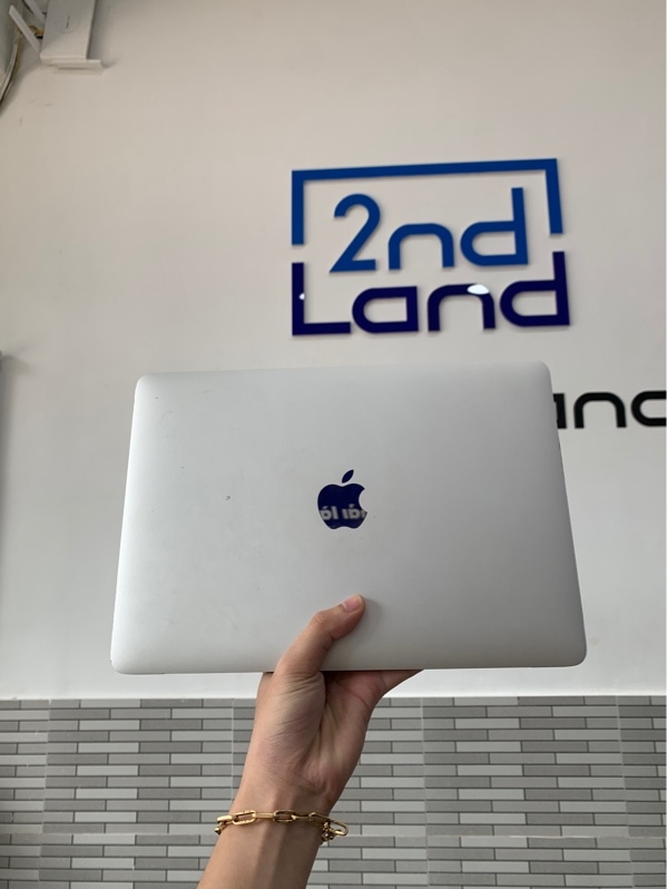 Macbook Pro 13 2016 - Nội địa Nhật - Core i7 - Ram 16GB/SSD 512GB - Pin bình thường chu kì sạc 35 lần - Ngoại hình: 97% - Trầy cấn, màn ám hồng nặng, touchbar sọc - Kèm sạc- SP KHÔNG BẢO HÀNH