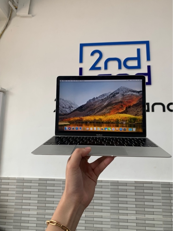 Macbook Pro 13 2016 - Nội địa Nhật - Core i7 - Ram 16GB/SSD 512GB - Pin bình thường chu kì sạc 35 lần - Ngoại hình: 97% - Trầy cấn, màn ám hồng nặng, touchbar sọc - Kèm sạc- SP KHÔNG BẢO HÀNH