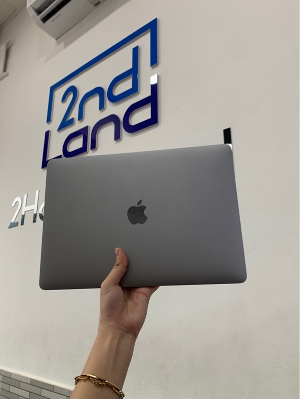 Macbook pro 13 2017 / 2 thunderbolt - Core i5 - Ram 8gb/ssd 256gb - Màu bạc - Pin bình thường chu kì sạc 41 lần - Ngoại hình: 97% - Màn ám hồng, loa rè - Kèm sạc