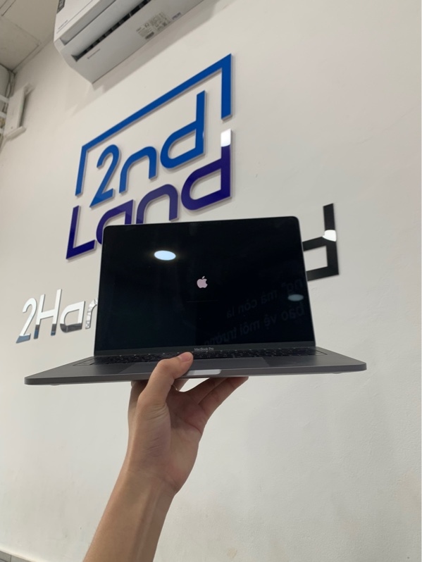 Macbook pro 13 2017 / 2 thunderbolt - Core i5 - Ram 8gb/ssd 256gb - Màu bạc - Pin bình thường chu kì sạc 41 lần - Ngoại hình: 97% - Màn ám hồng, loa rè - Kèm sạc