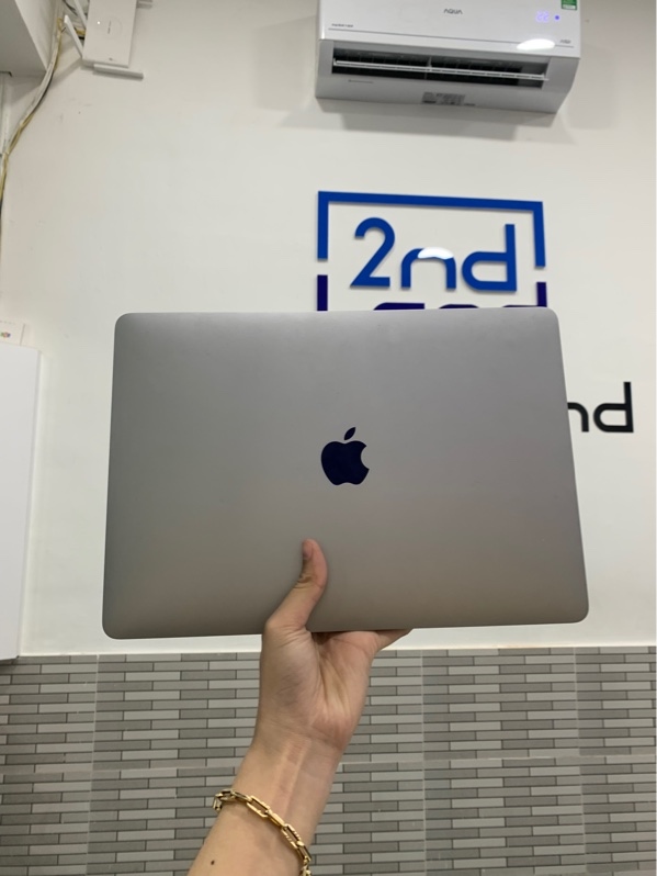 Macbook Pro 13 2019 Touchbar - i5 lõi 4 - Ram 16GB/SSD 256GB - Màu xám - Pin bình thường chu kì sạc 88 lần - Ngoại hình: 98% - Kèm sạc