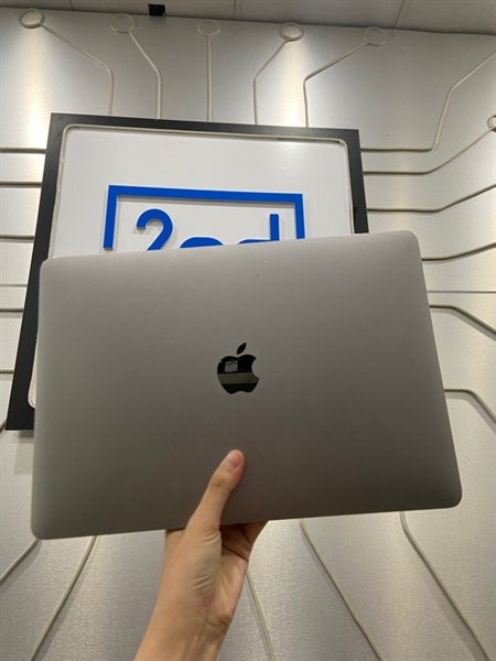 Macbook Pro 13 inch 2016 - Core i5 - Ram 8/256GB - Pin bảo trì - Màu bạc - Ngoại hình : 97% - Màn ám viền hồng nặng, ám xanh trong, màn in phím, màn bầm tròn, phản quang, hở sáng- Body - Không sạc