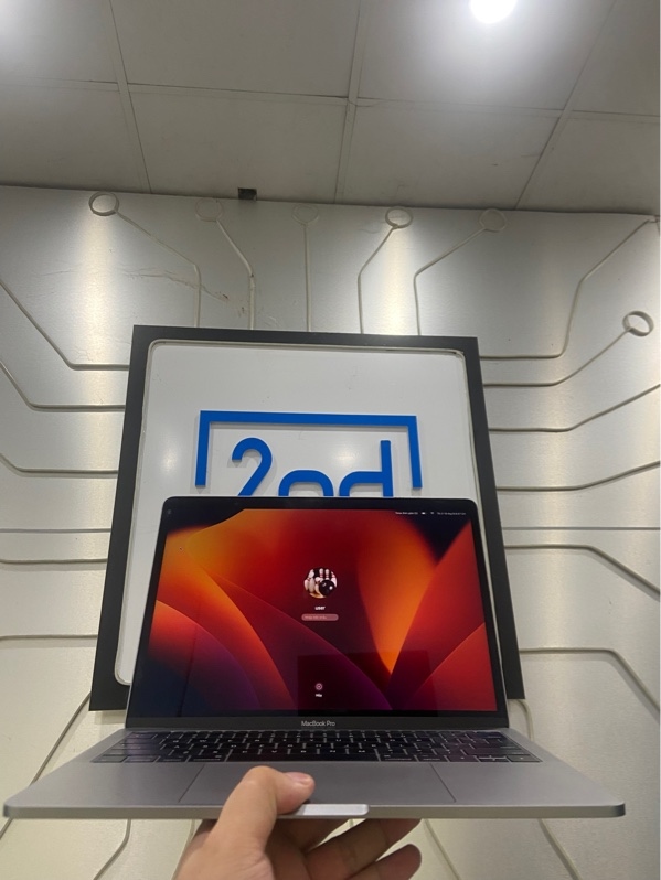 Macbook Pro 13 inch 2017 - i5 - 8/256GB - Pin bình thường - Chu kì 140 lần sạc - Màu bạc - Ngoại hình: 97% - Màn ám phím nhẹ, ám hồng viền, cấn góc - Kèm sạc