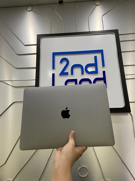 Macbook Pro 13 inch 2017 touchbar - i5 Ram 8 256GB - Phím nhật - Pin 100% - Chu kì sạc 55 lần - Màu xám - Ngoại hình: 97% - Kèm sạc