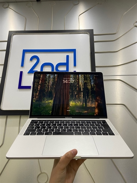 Macbook Pro 13 inch 2019 - 2 Thunderbolt 3 Ports - Core i5 lõi tứ - Ram 8/128GB - Phím Nhật - Pin bình thường - Chu kì sạc 184 lần - Màu bạc - Ngoại hình: 98% - Kèm sạc 1