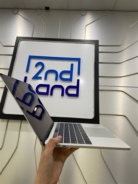 Macbook Pro 13 inch 2019 - 2 Thunderbolt 3 Ports - Core i5 lõi tứ - Ram 8/128GB - Phím Nhật - Pin bình thường - Chu kì sạc 184 lần - Màu bạc - Ngoại hình: 98% - Kèm sạc 2