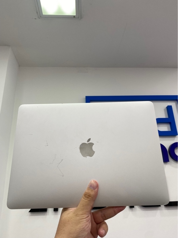 Macbook Pro 13 inch 2019 - I5 lõi tứ - Ram 8/128GB - Pin bình thường - Chu kỳ sạc 338 - Màu bạc - Ngoại hình: 97% - Màn ám vàng nhẹ, in phím nhẹ, xước cấn sườn - Kèm sạc