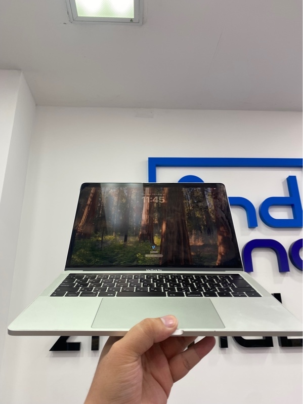 Macbook Pro 13 inch 2019 - I5 lõi tứ - Ram 8/128GB - Pin bình thường - Chu kỳ sạc 338 - Màu bạc - Ngoại hình: 97% - Màn ám vàng nhẹ, in phím nhẹ, xước cấn sườn - Kèm sạc