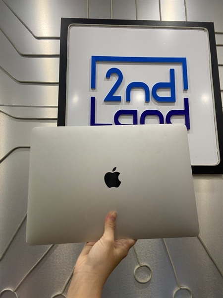 Macbook Pro 13 inch 2020 - 2 Thunderbold 3 Port - Core i5 lõi tứ - Ram 8/500GB SSD - Pin bình thường - Chu kì sạc 226 lần - Màu bạc - Ngoại hình: 97% - Cấn sườn, màn ám hồng nhẹ - Kèm sạc