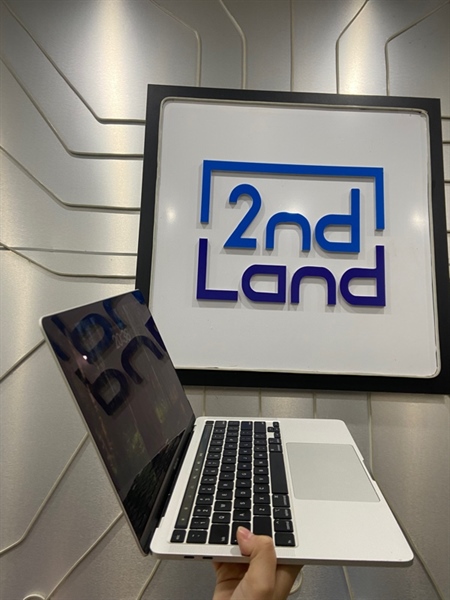 Macbook Pro 13 inch 2020 - 2 Thunderbold 3 Port - Core i5 lõi tứ - Ram 8/500GB SSD - Pin bình thường - Chu kì sạc 226 lần - Màu bạc - Ngoại hình: 97% - Cấn sườn, màn ám hồng nhẹ - Kèm sạc 2