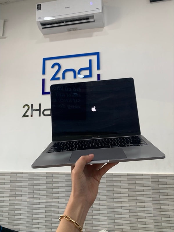 Macbook Pro 13 inch 2020 - Core i5 - Ram 8GB/256GB - Màu bạc - Pin bình thường chu kì sạc 415 lần - Ngoại hình: 97% - Kèm sạc