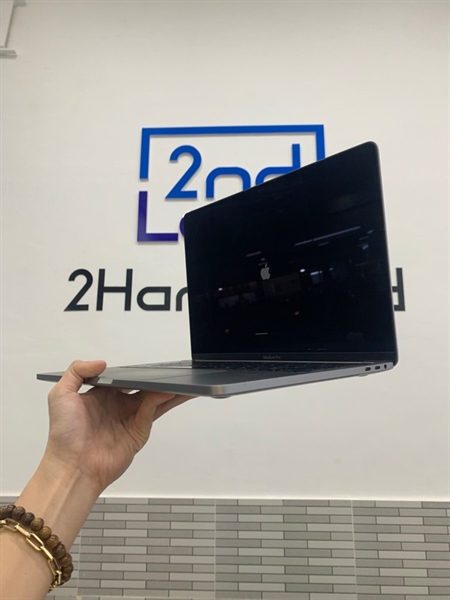 Macbook Pro 13 inch 2020 - i5 - 16/1TB - Màu xám - Pin bình thường 476 lần - Ngoại hình: 97% - Màn ám hồng, 1 chấm pixel, cấn 2 góc - Body, kèm sạc 2