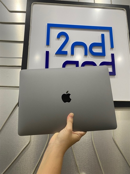 Macbook Pro 13 inch 2020 - i5 Intel Iris Plus 16/256GB - Pin bình thường - Màu bạc - Ngoại hình: 98% - Body - Kèm sạc