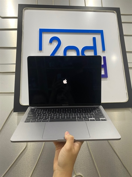 Macbook Pro 13 inch 2020 - i5 Intel Iris Plus 16/256GB - Pin bình thường - Màu bạc - Ngoại hình: 98% - Body - Kèm sạc 1