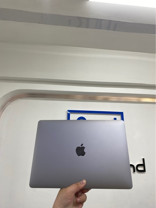 Macbook Pro 13 inch 2020 - intel i5 - 16/512gb- Màu bạc - Pin bình thường chu kỳ 804 - Ngoại hình 98% - 4 cổng thunderbolt - Kèm sạc