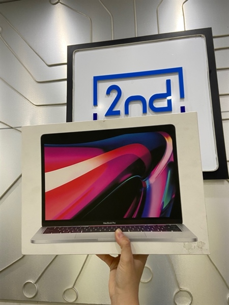 Macbook Pro 13 inch M1 2020 - Ram 8/256GB - MacOS 15.0 - Pin bình thường - Chu kì 282 lần - Màu trắng - Ngoại hình: 98% - Cấn góc trái, mặt đế trầy đen, màn ám hồng viền - Kèm Box + sạc