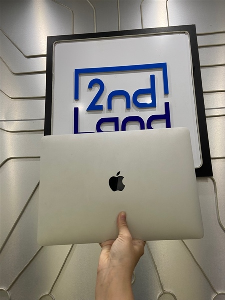 Macbook Pro 13 inch M1 2020 - Ram 8/256GB - MacOS 15.0 - Pin bình thường - Chu kì 282 lần - Màu trắng - Ngoại hình: 98% - Cấn góc trái, mặt đế trầy đen, màn ám hồng viền - Kèm Box + sạc 1