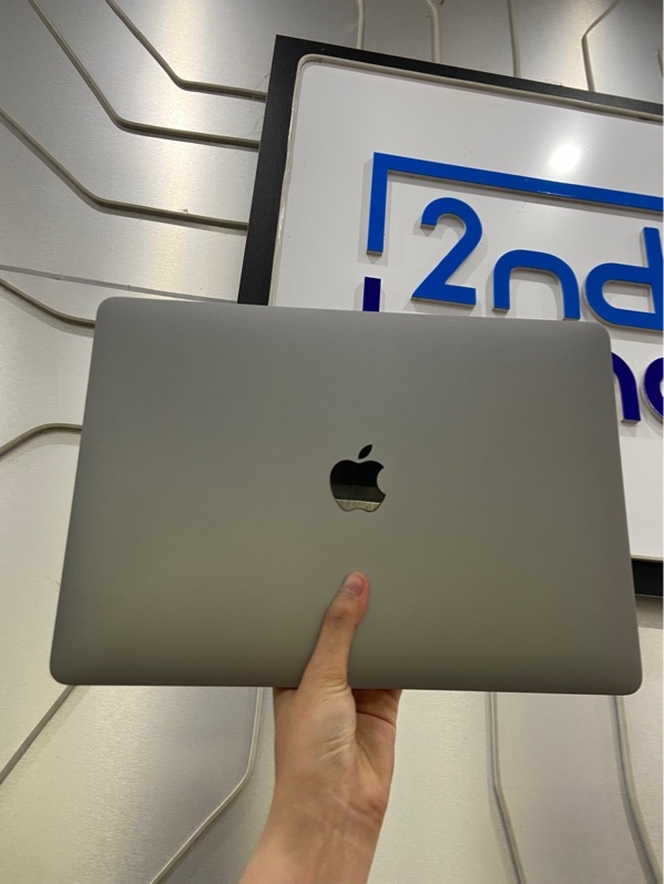 Macbook Pro 13 inch M1 2020 - Ram 8/256GB - Pin 100% - Chu kỳ sạc 17 lần - Màu xám - Ngoại hình: 98% - Kèm sạc