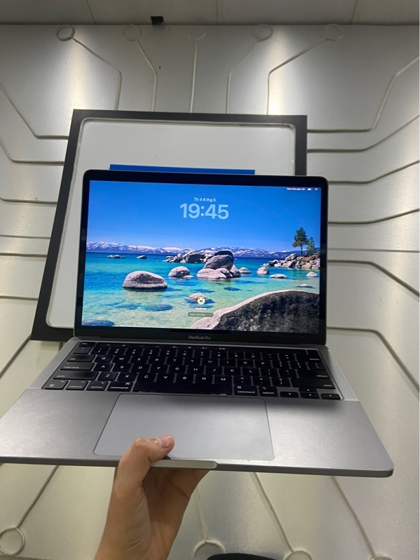 Macbook Pro 13 inch M1 2020 - Ram 8/256GB - Pin 87% - Chu kỳ sạc 494 lần - Màu xám - Ngoại hình: 97% - Màn ám hồng, bụi trong, cấn sườn, góc - Kèm sạc