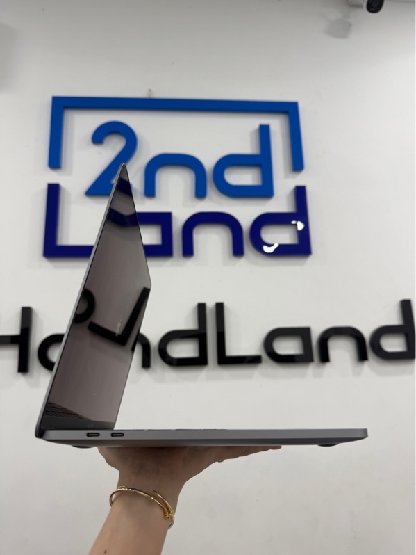 Macbook pro 13 inch M2 2022 - Apple M2 - 16/256GB - Màu bạc - Pin bình thường 94% 182 chu kì sạc - Ngoại hình 98% - Màn ám hồng - FullBox