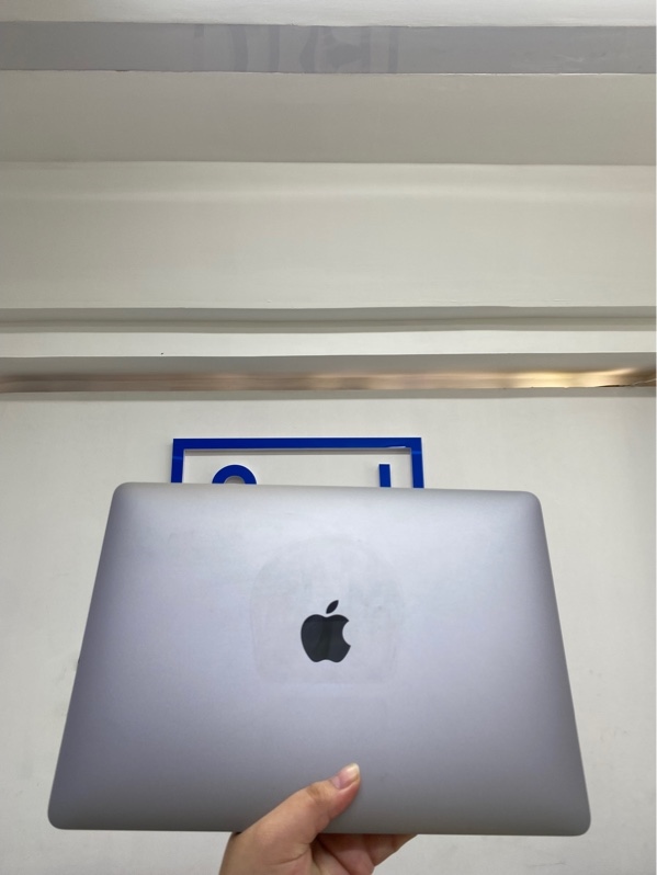 Macbook pro 13inch 2017 - i5 - 8/256gb - Màu xám - Pin thay - Ngoại hình 97% - Tróc ron cao su mặt B, màn ám hồng - Fullbox