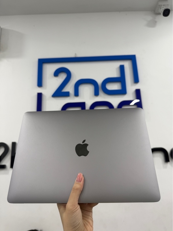 Macbook Pro 13inch 2017 -intel core i5 dual-core-card intel iris plus graphics 640-8gb/ssd 128gb - Màu xám - Pin bảo trì-Ngoại hình 97%-Màn ám hồng,hở sáng, phím mòn,máy trầy, hở vỏ - Kèm sạc ố vàng